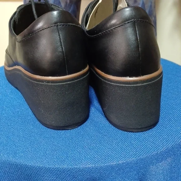 CLARK'S COLLECTION SERIES SIZE 10 IN A BEAUTIFUL BLACK ⚫️ LEATHER UPPERS - Picture 2 of 8